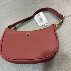 Lululemon city essential bag